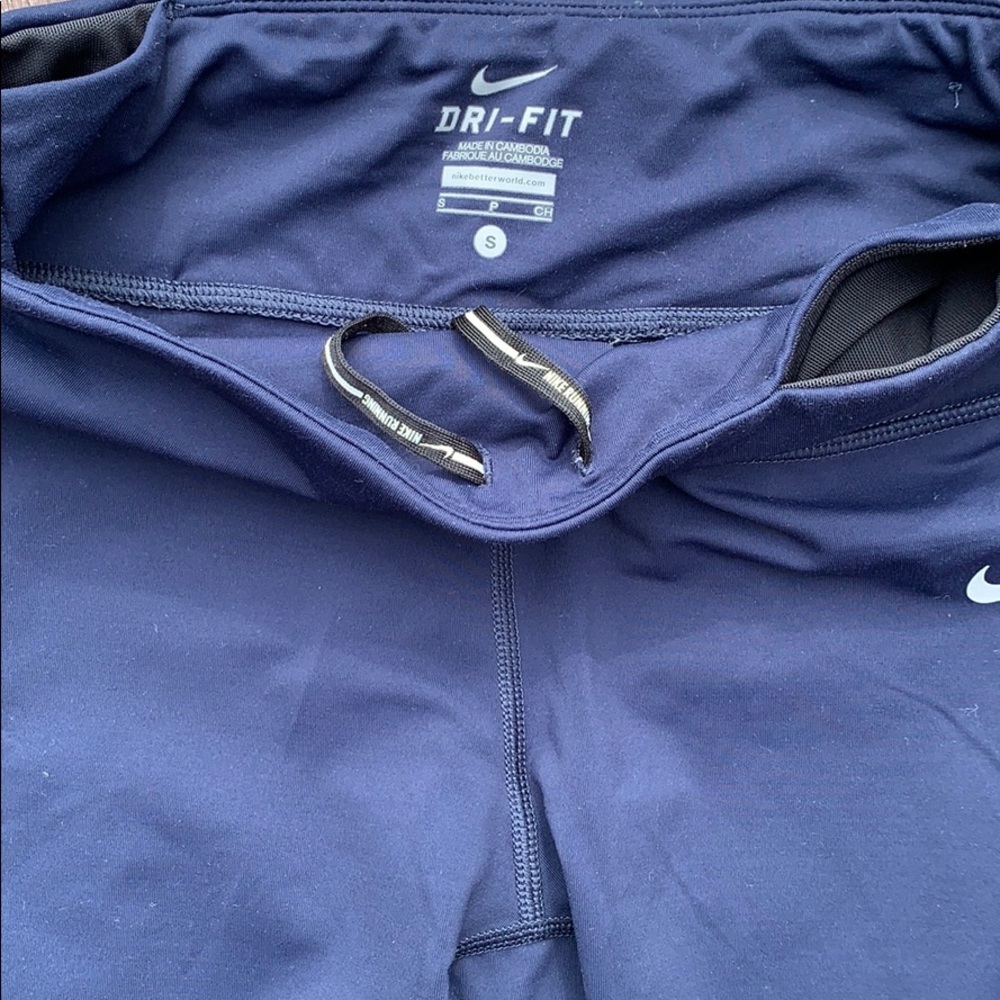 Nike Crops - Picture 3 of 3